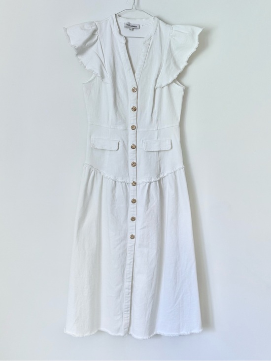 En Saison Dresses & Skirts - En Saison White Button-Down Denim Dress with Flutter Cap Sleeves SZ.S